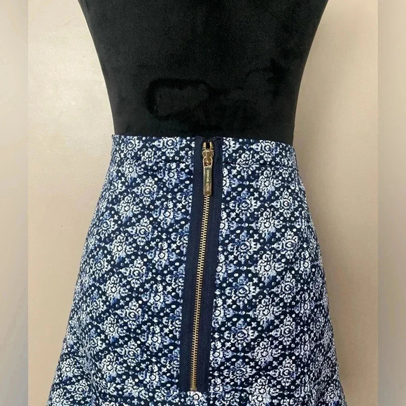 MICHAEL KORS blue & white abstract floral Skirt Gold Zipper Detail size 10 MINT - Picture 5 of 14